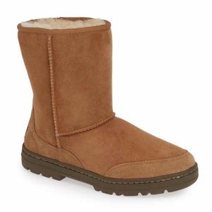 NIB Ugg ‘Ultra Short Revival’ women’s boots • Chestnut • size 9